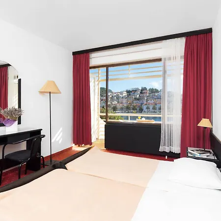 Delfin Hvar Hotel 2*