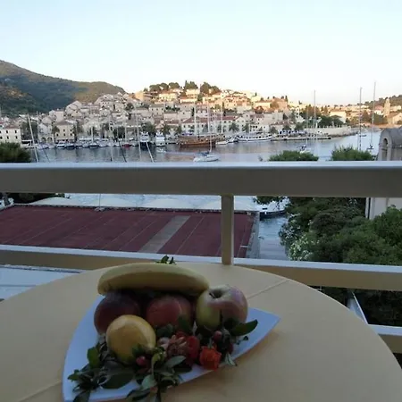 Delfin Hvar Hotel 2*
