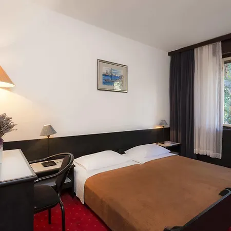 Delfin Hvar Hotel 2*