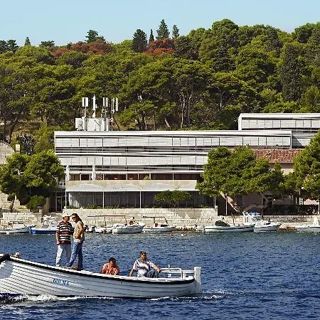 Delfin Hvar 2*