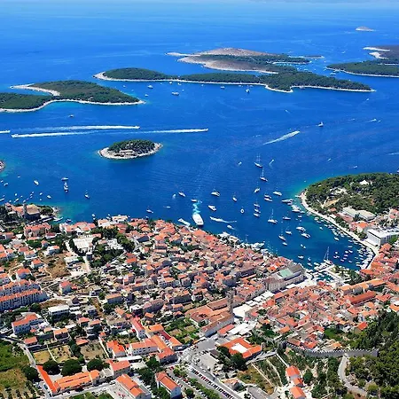 Hotel Delfin Hvar 2*