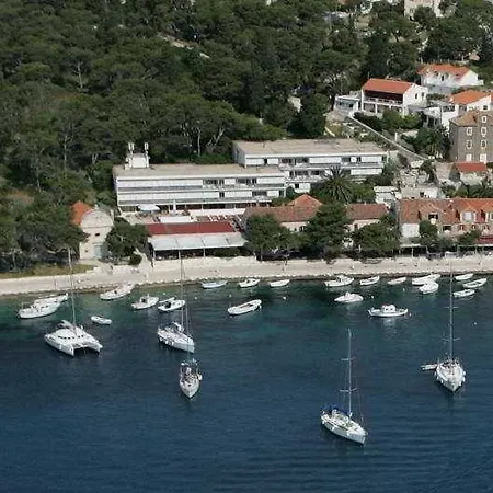 Delfin Hvar 2*