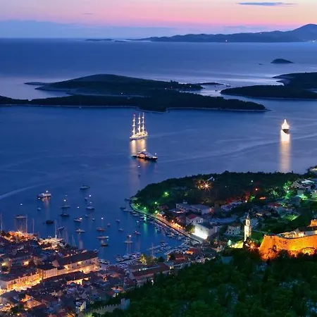Delfin Hvar Hotel 2*